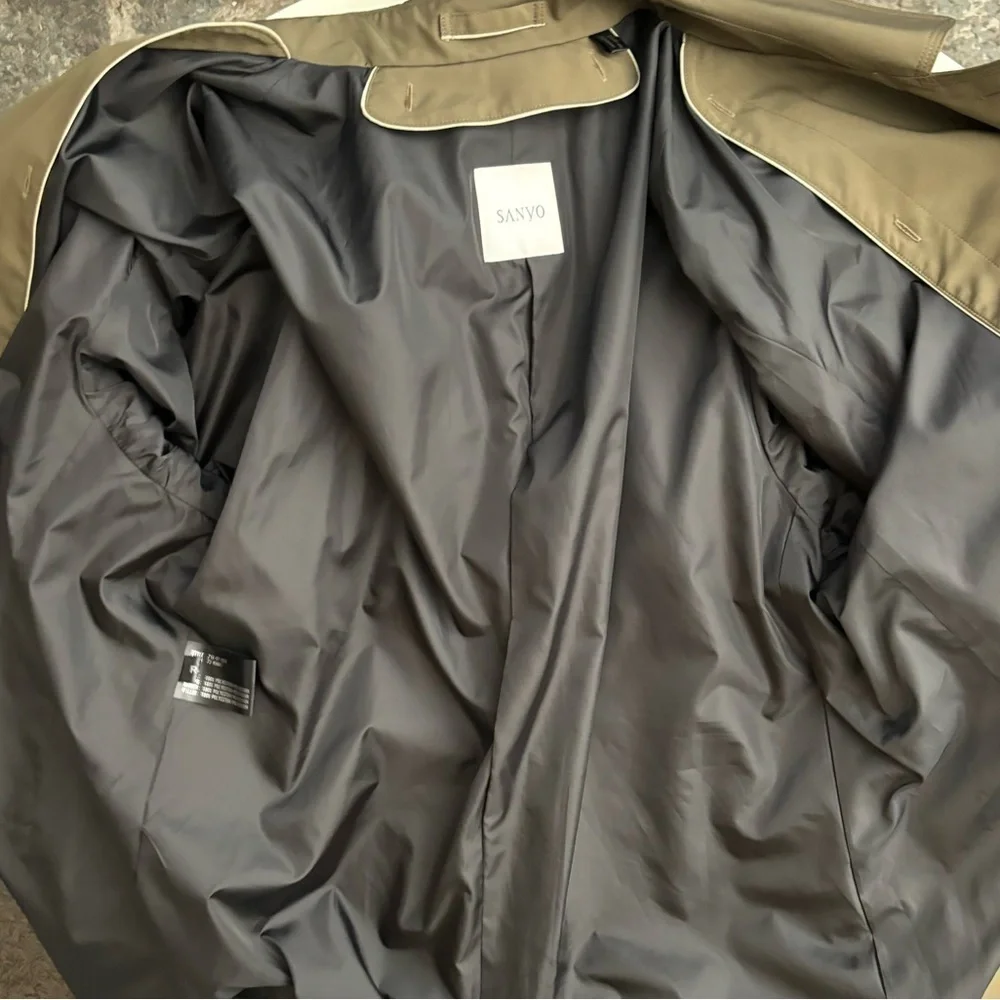 Sanyo Men’s Modern Trench Coat Dark Khaki 46R Midweight